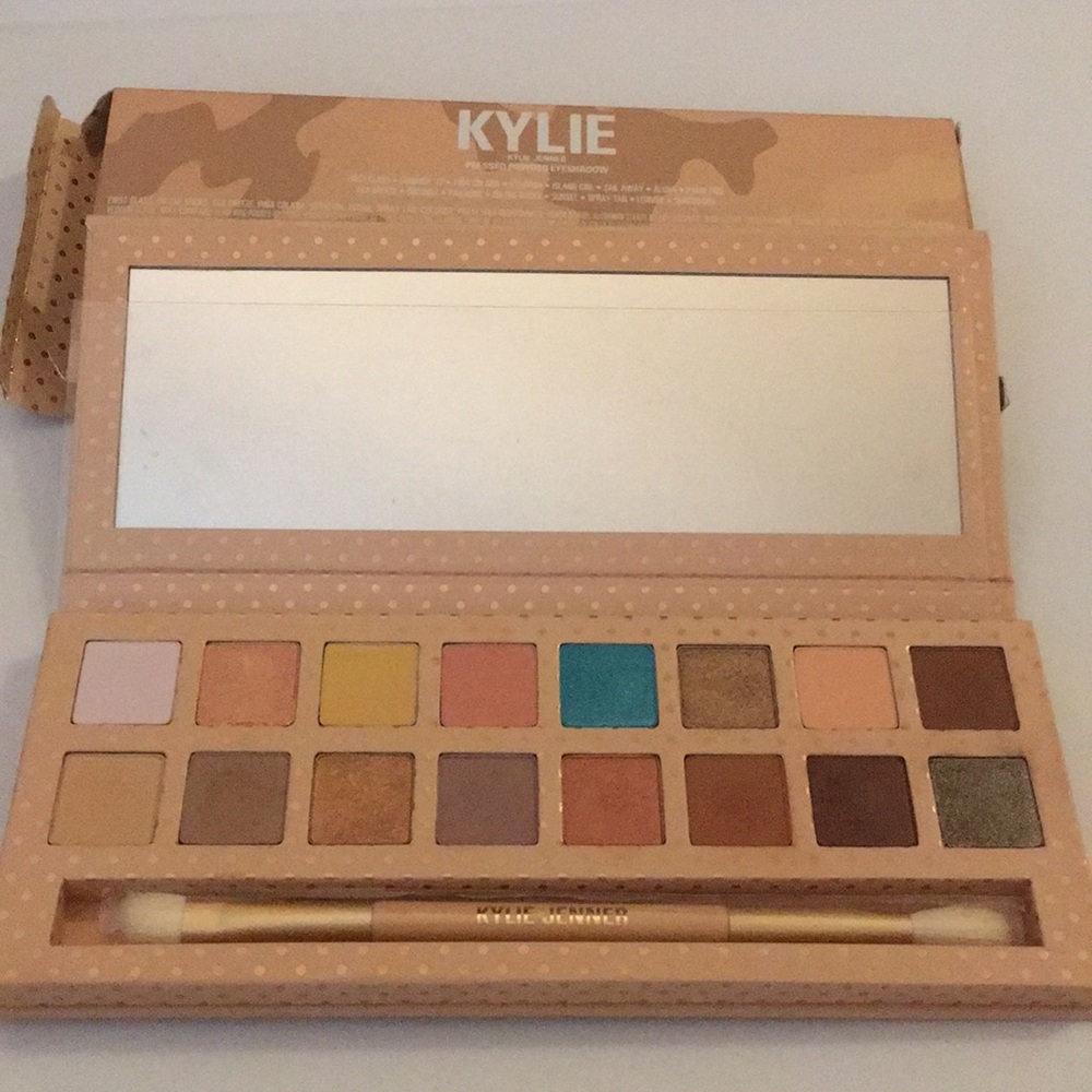 Kylie Cosmetics Take me on Vacation palette